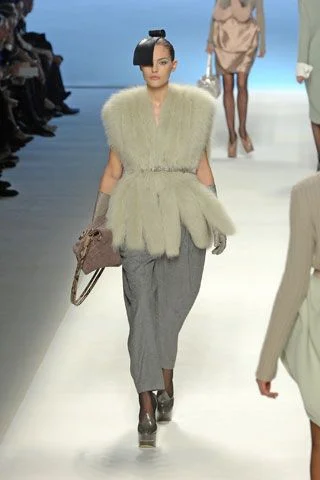 Look 16